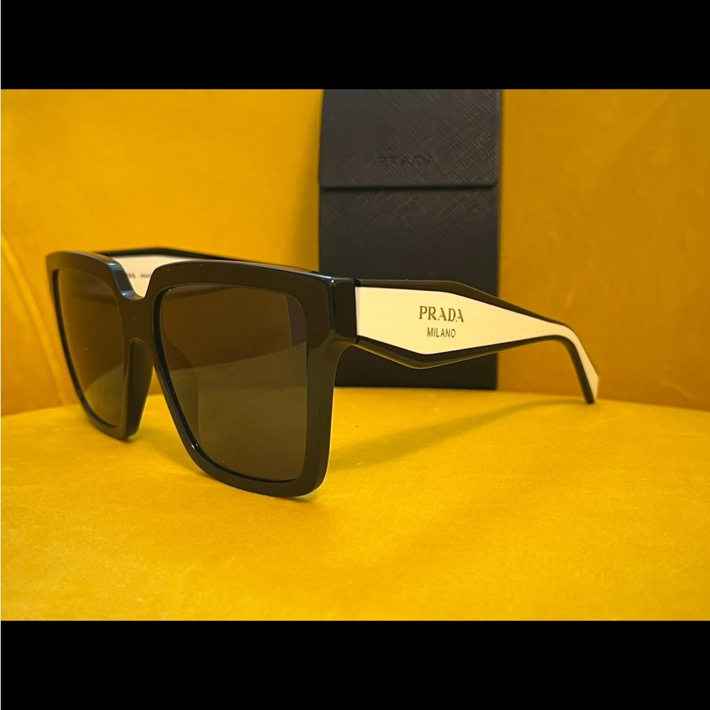 Stunning NEW Prada Black and White Women's Sunglasses